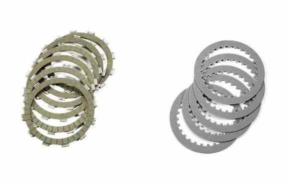 Kit disques d’embrayage Newfren type garnis et lissesAPRILIA 650 PEGASO 650 – 1990 – 1998 – 2000 – 2013Ref : NWF00146A / 1018234