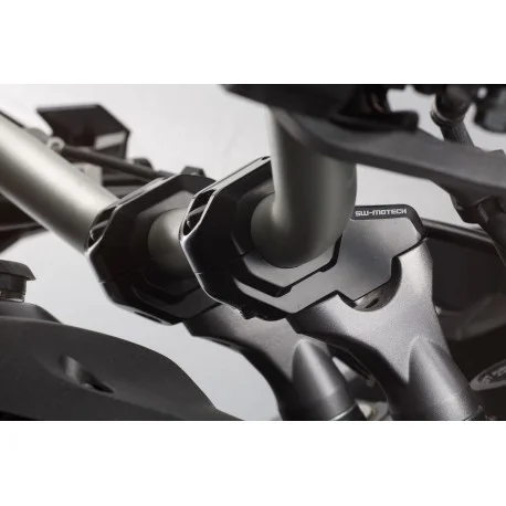 Kit rehausse de guidon moto avec deport SW MOTECH diam 22mm H 30 mm. Recul de 21 mm